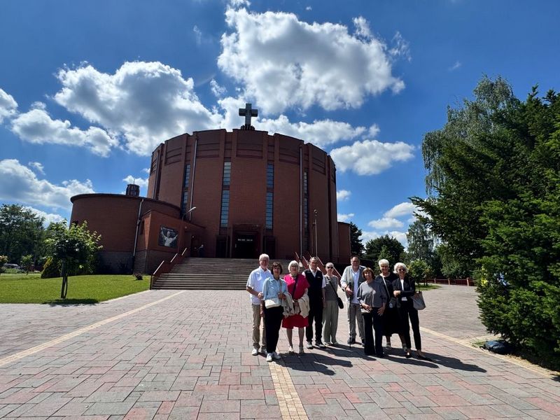 Unsere Gruppe vor der Kirche Hl. Familie